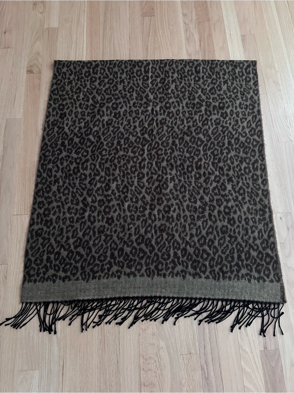 Primo Filo Italia Leopard Print Scarf